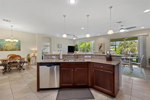 House in North Fort Myers, Florida 3 bedrooms, 167.69 sq.m. № 2388102 - photo 7