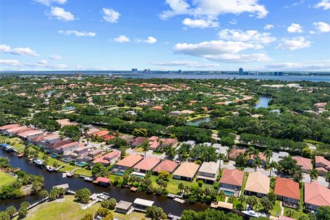 House in North Fort Myers, Florida 3 bedrooms, 167.69 sq.m. № 2388102 - photo 26