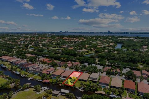 House in North Fort Myers, Florida 3 bedrooms, 167.69 sq.m. № 2388102 - photo 25