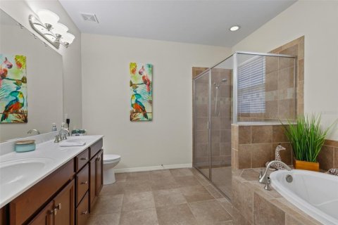 House in North Fort Myers, Florida 3 bedrooms, 167.69 sq.m. № 2388102 - photo 17