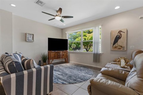 House in North Fort Myers, Florida 3 bedrooms, 167.69 sq.m. № 2388102 - photo 12