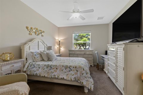 House in North Fort Myers, Florida 3 bedrooms, 167.69 sq.m. № 2388102 - photo 13