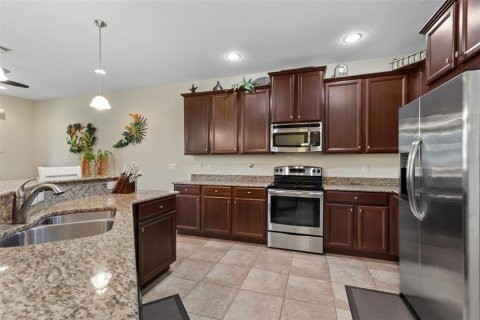 House in North Fort Myers, Florida 3 bedrooms, 167.69 sq.m. № 2388102 - photo 4