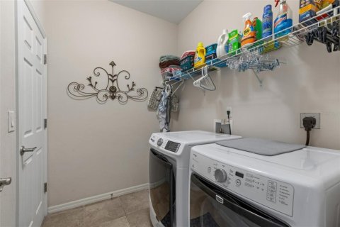 House in North Fort Myers, Florida 3 bedrooms, 167.69 sq.m. № 2388102 - photo 22
