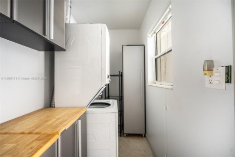 House in Lighthouse Point, Florida 2 bedrooms, 82.5 sq.m. № 1928088 - photo 17