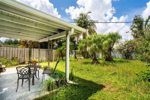 House in Lighthouse Point, Florida 2 bedrooms, 82.5 sq.m. № 1928088 - photo 19