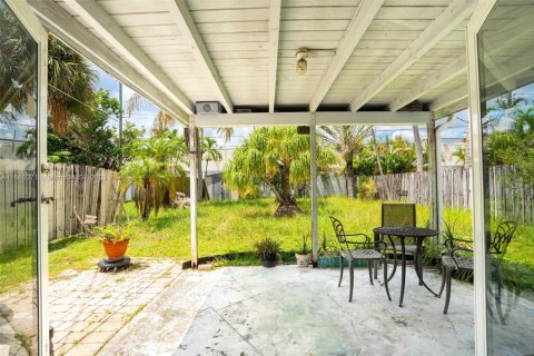 House in Lighthouse Point, Florida 2 bedrooms, 82.5 sq.m. № 1928088 - photo 20