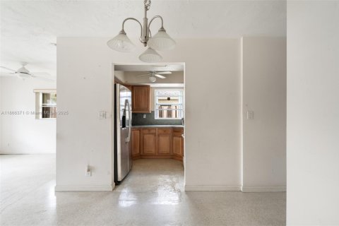 House in Lighthouse Point, Florida 2 bedrooms, 82.5 sq.m. № 1928088 - photo 6