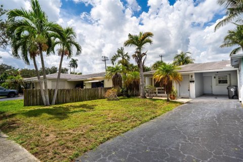 House in Lighthouse Point, Florida 2 bedrooms, 82.5 sq.m. № 1928088 - photo 24