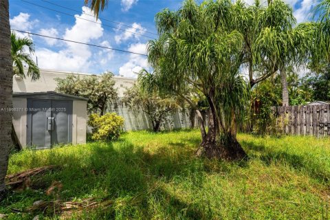 House in Lighthouse Point, Florida 2 bedrooms, 82.5 sq.m. № 1928088 - photo 23