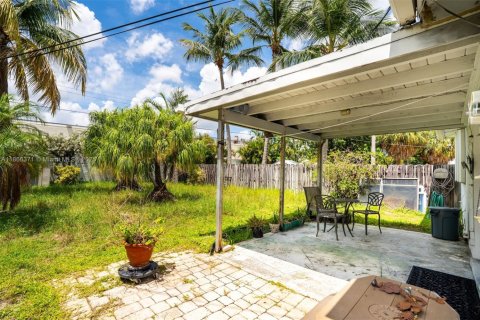 House in Lighthouse Point, Florida 2 bedrooms, 82.5 sq.m. № 1928088 - photo 18