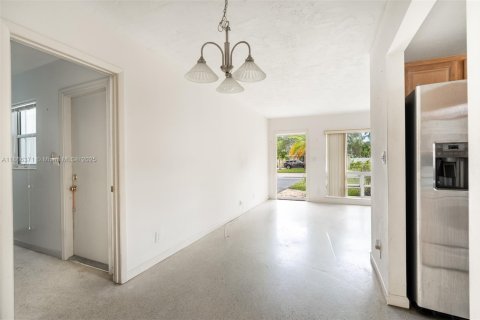 House in Lighthouse Point, Florida 2 bedrooms, 82.5 sq.m. № 1928088 - photo 10