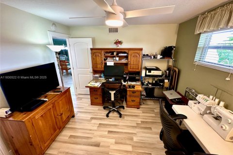 Condo in Pembroke Pines, Florida, 2 bedrooms  № 1806155 - photo 11