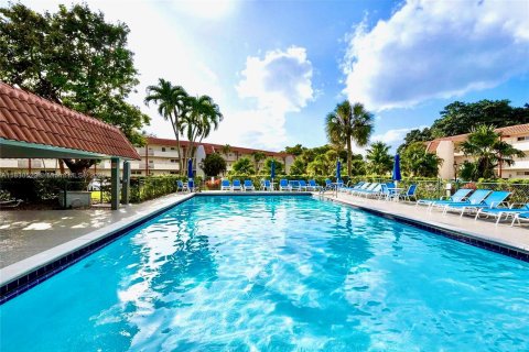 Condo in Pembroke Pines, Florida, 2 bedrooms  № 1806155 - photo 19