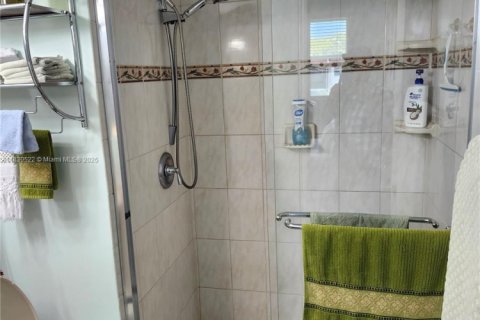 Condo in Pembroke Pines, Florida, 2 bedrooms  № 1806155 - photo 3