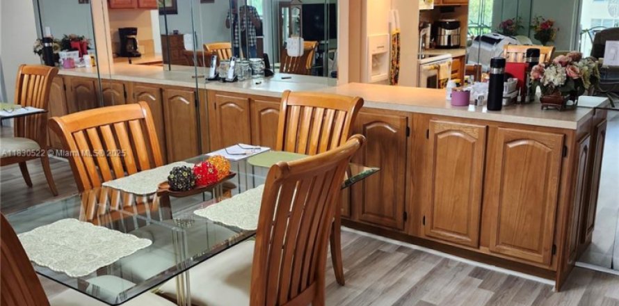 Condo in Pembroke Pines, Florida, 2 bedrooms  № 1806155