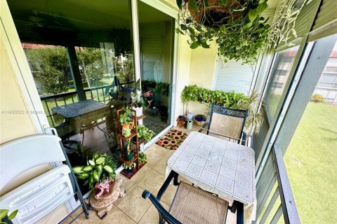 Condo in Pembroke Pines, Florida, 2 bedrooms  № 1806155 - photo 5