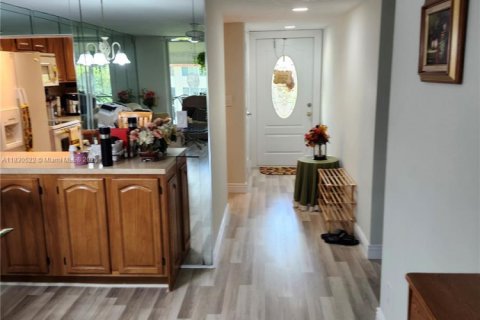 Condo in Pembroke Pines, Florida, 2 bedrooms  № 1806155 - photo 2