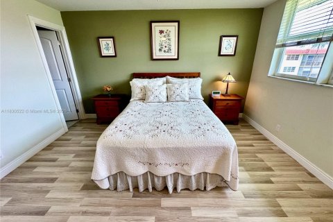 Condo in Pembroke Pines, Florida, 2 bedrooms  № 1806155 - photo 6