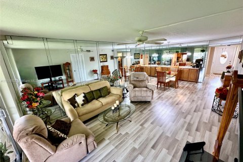 Condo in Pembroke Pines, Florida, 2 bedrooms  № 1806155 - photo 4