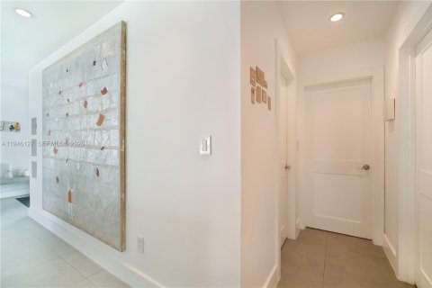 House in Key Biscayne, Florida 5 bedrooms, 316.33 sq.m. № 2002453 - photo 22