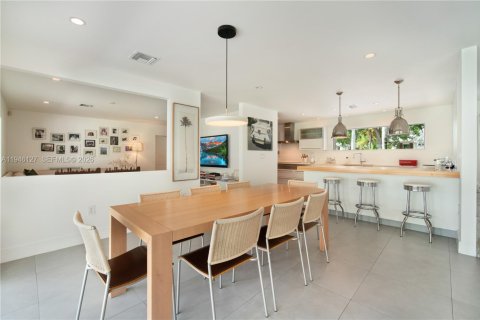 House in Key Biscayne, Florida 5 bedrooms, 316.33 sq.m. № 2002453 - photo 11