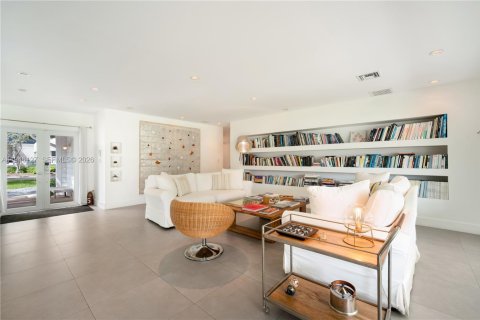 House in Key Biscayne, Florida 5 bedrooms, 316.33 sq.m. № 2002453 - photo 10