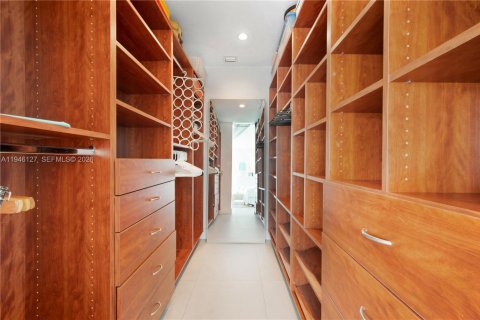 House in Key Biscayne, Florida 5 bedrooms, 316.33 sq.m. № 2002453 - photo 28