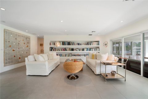 House in Key Biscayne, Florida 5 bedrooms, 316.33 sq.m. № 2002453 - photo 9