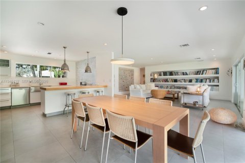 House in Key Biscayne, Florida 5 bedrooms, 316.33 sq.m. № 2002453 - photo 14