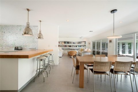 House in Key Biscayne, Florida 5 bedrooms, 316.33 sq.m. № 2002453 - photo 15