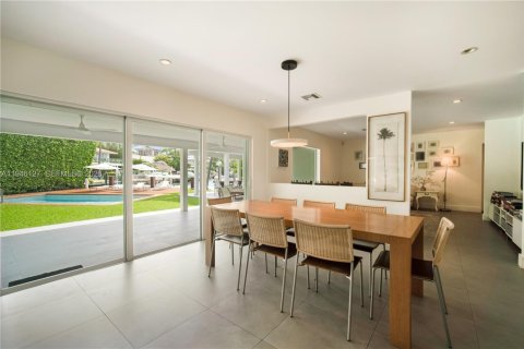 House in Key Biscayne, Florida 5 bedrooms, 316.33 sq.m. № 2002453 - photo 8