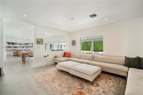 House in Key Biscayne, Florida 5 bedrooms, 316.33 sq.m. № 2002453 - photo 19