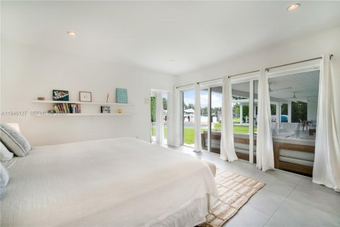 House in Key Biscayne, Florida 5 bedrooms, 316.33 sq.m. № 2002453 - photo 29