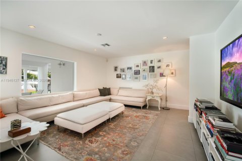 House in Key Biscayne, Florida 5 bedrooms, 316.33 sq.m. № 2002453 - photo 18