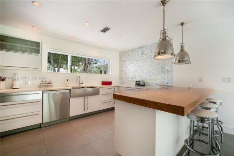 House in Key Biscayne, Florida 5 bedrooms, 316.33 sq.m. № 2002453 - photo 16