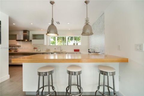 House in Key Biscayne, Florida 5 bedrooms, 316.33 sq.m. № 2002453 - photo 12