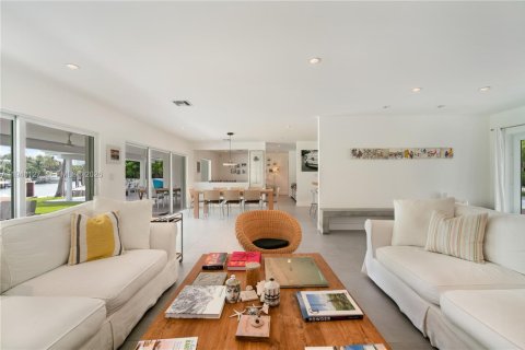 House in Key Biscayne, Florida 5 bedrooms, 316.33 sq.m. № 2002453 - photo 21