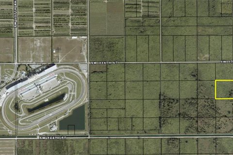 Commercial property in Homestead, Florida № 1985576 - photo 1