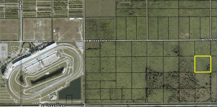 Commercial property in Homestead, Florida № 1985576