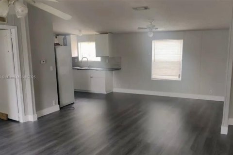 Снять в аренду квартиру в Хомстед, Флорида 3 спальни, 156.08м2, № 1928981 - фото 4