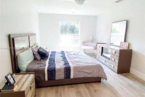 Casa en venta en Port St. Lucie, Florida, 4 dormitorios, 212 m2 № 1989310 - foto 8