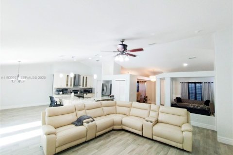 Casa en venta en Port St. Lucie, Florida, 4 dormitorios, 212 m2 № 1989310 - foto 7