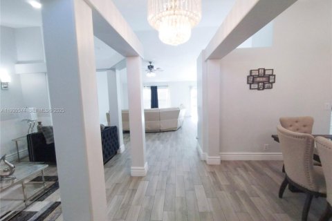 Casa en venta en Port St. Lucie, Florida, 4 dormitorios, 212 m2 № 1989310 - foto 3