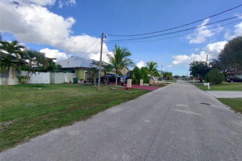 Casa en venta en Port St. Lucie, Florida, 4 dormitorios, 212 m2 № 1989310 - foto 22