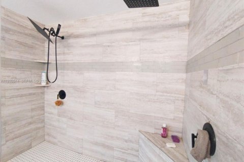 Casa en venta en Port St. Lucie, Florida, 4 dormitorios, 212 m2 № 1989310 - foto 11