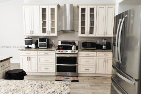 Casa en venta en Port St. Lucie, Florida, 4 dormitorios, 212 m2 № 1989310 - foto 21