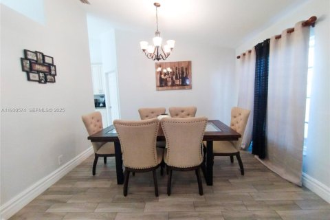 Casa en venta en Port St. Lucie, Florida, 4 dormitorios, 212 m2 № 1989310 - foto 4