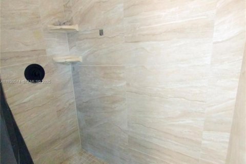 Casa en venta en Port St. Lucie, Florida, 4 dormitorios, 212 m2 № 1989310 - foto 15