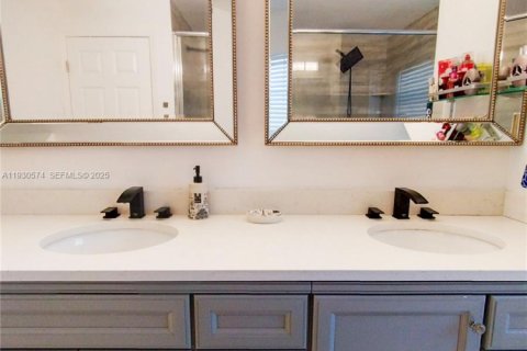 Casa en venta en Port St. Lucie, Florida, 4 dormitorios, 212 m2 № 1989310 - foto 10